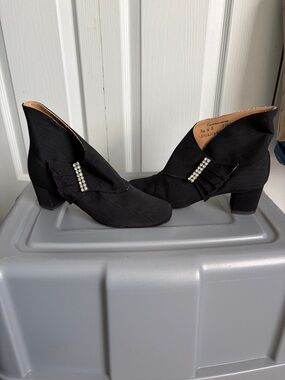 NEW VINTAGE Elegant Black Women's Heeled Ankle Shoes with Rhinestone Accent